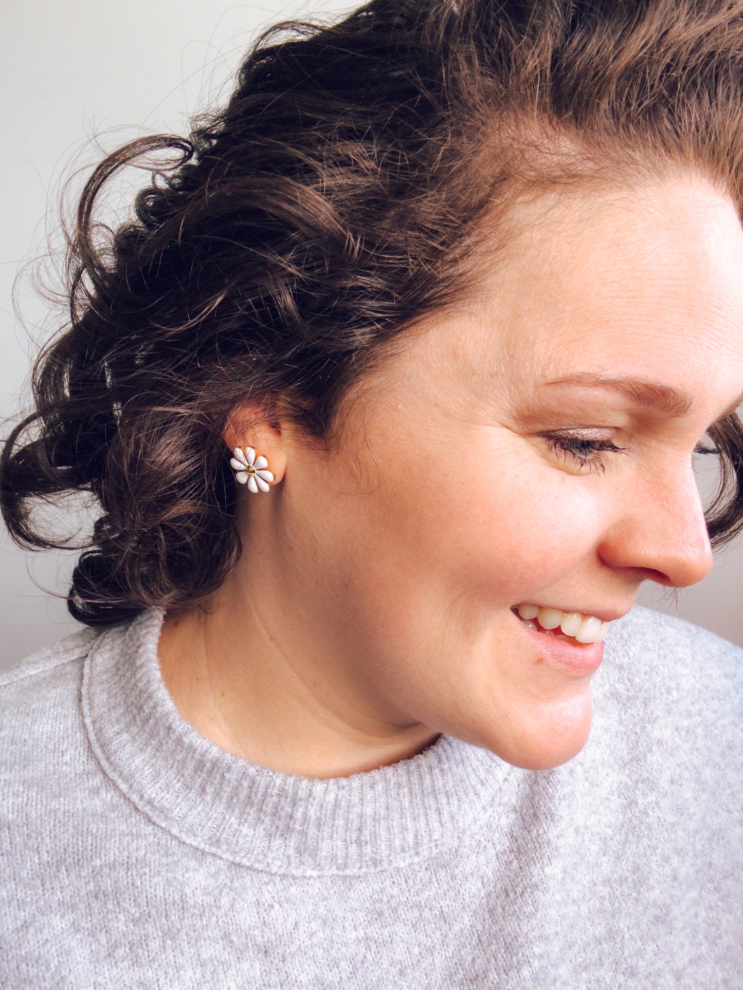 White Daisy Stud Earrings