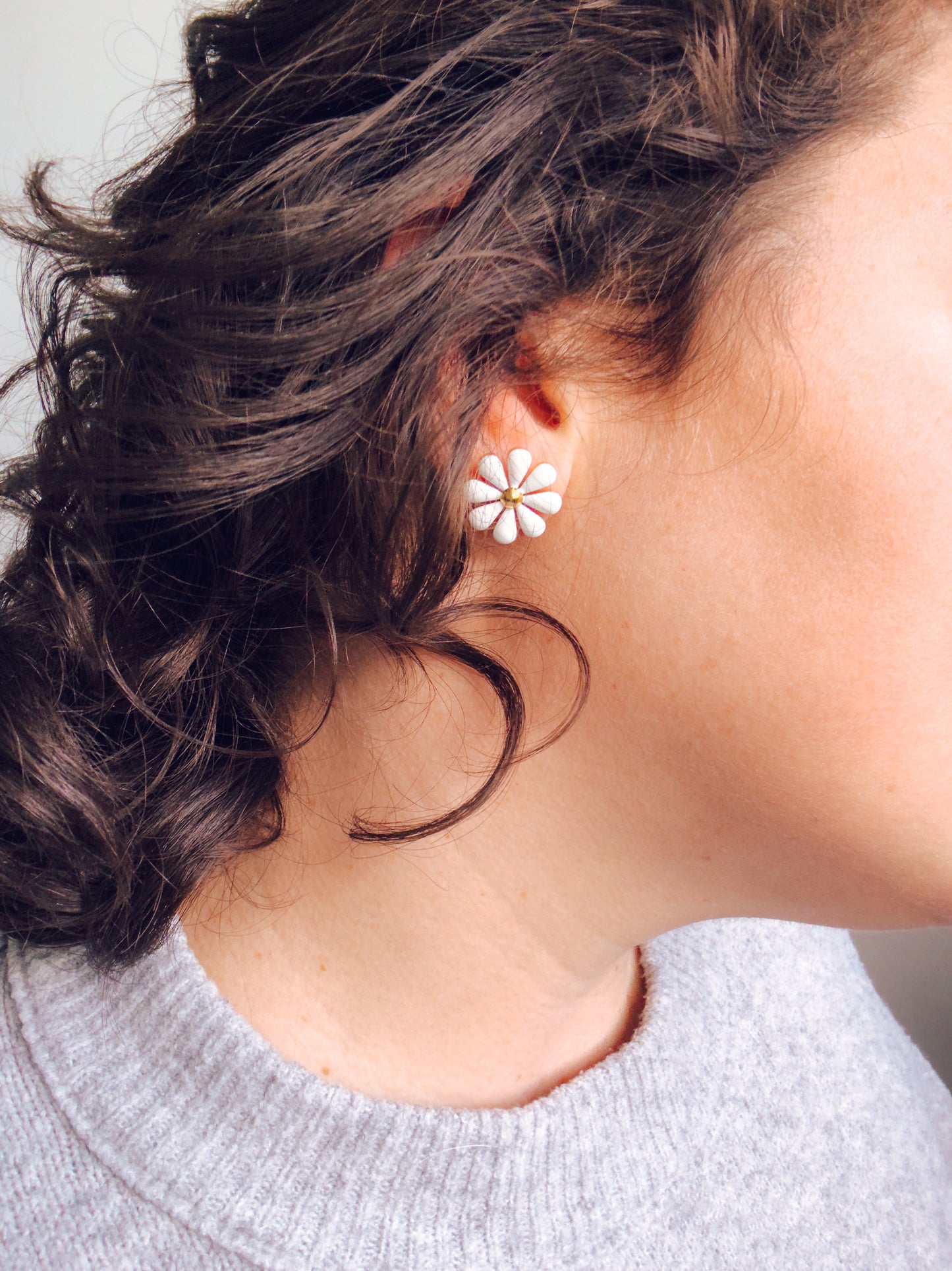White Daisy Stud Earrings