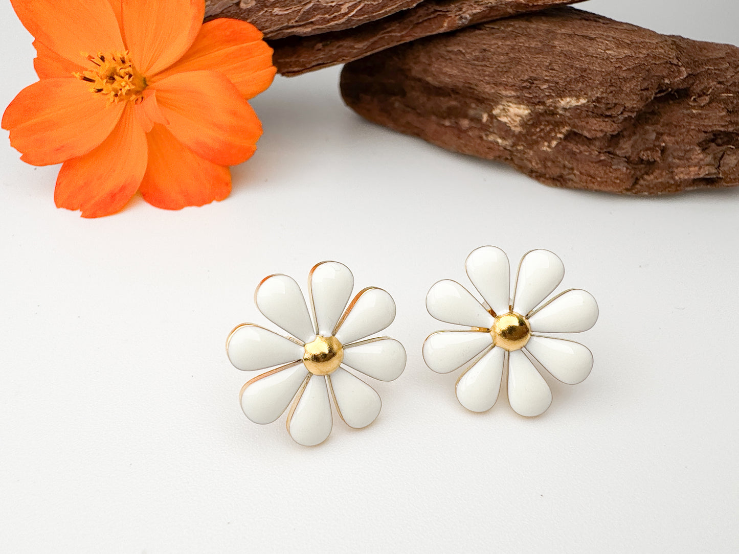 White Daisy Stud Earrings