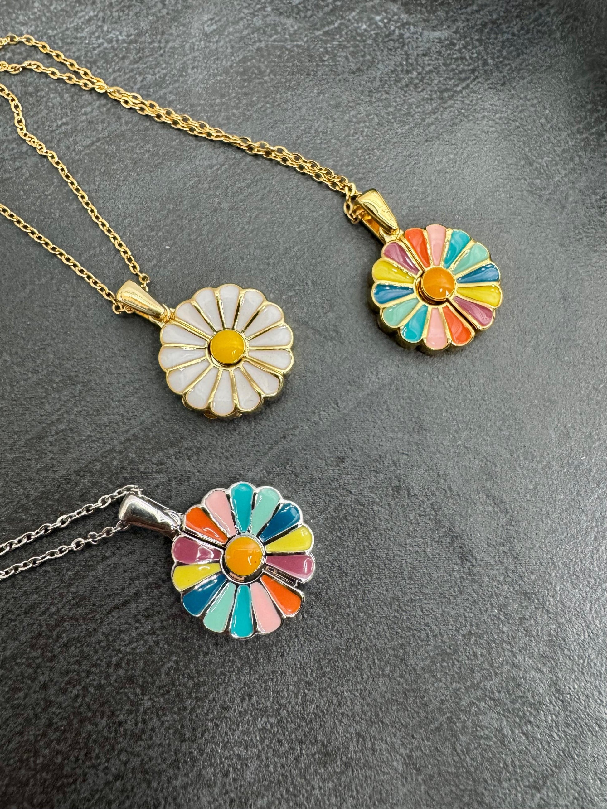 Never Trust a Narcissist Necklace - Lors Collective