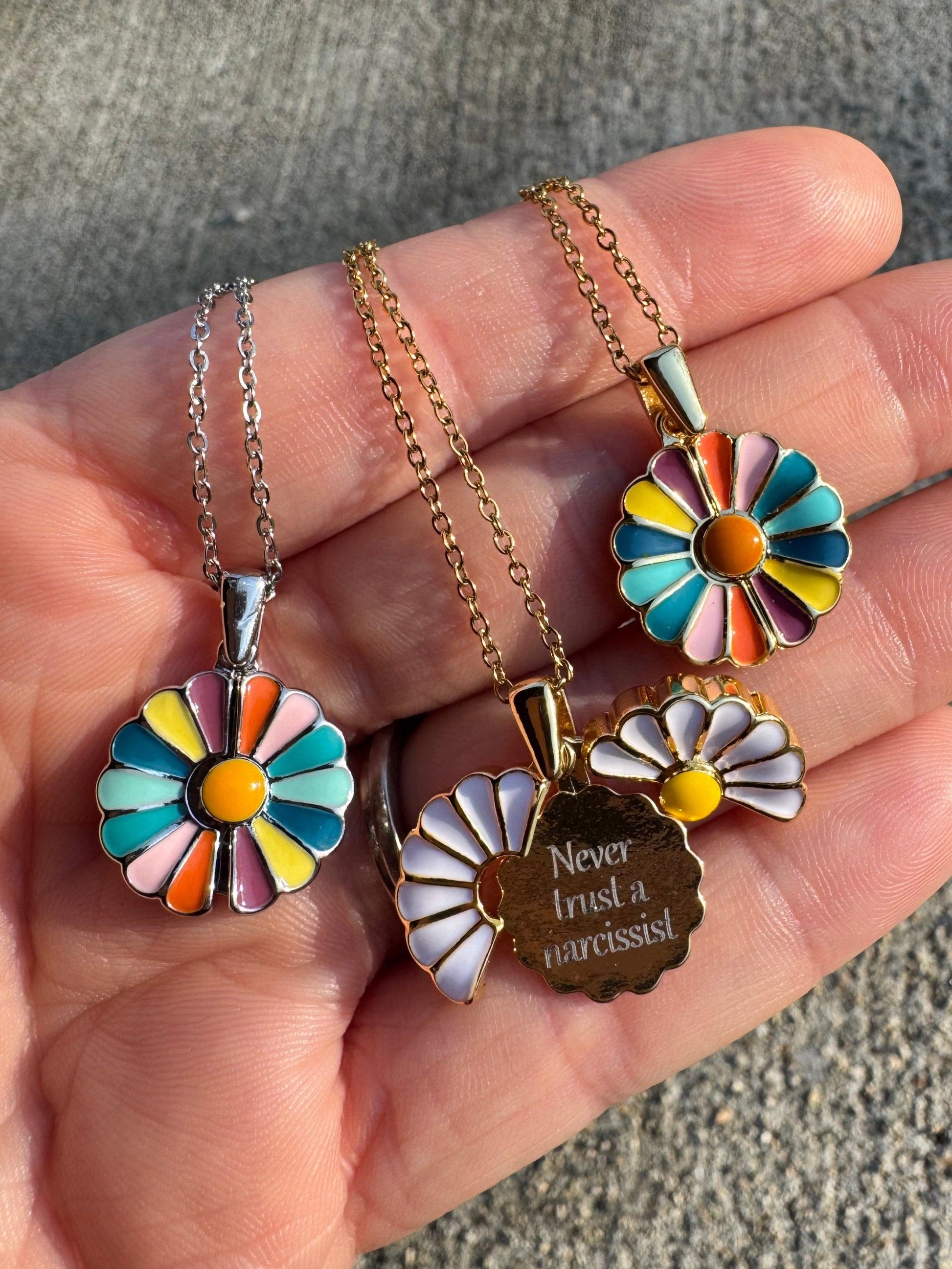 Never Trust a Narcissist Necklace - Lors Collective