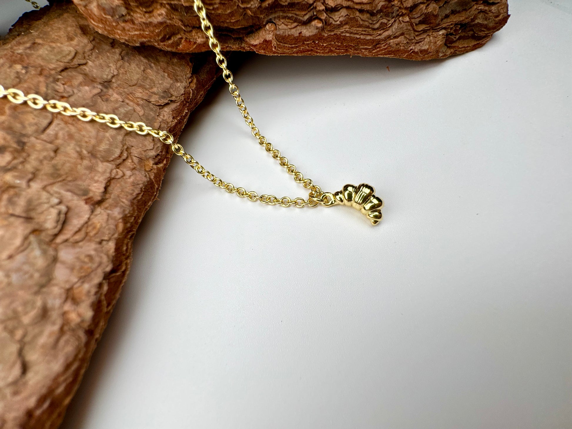 Le Petit Croissant Necklace - Lors Collective