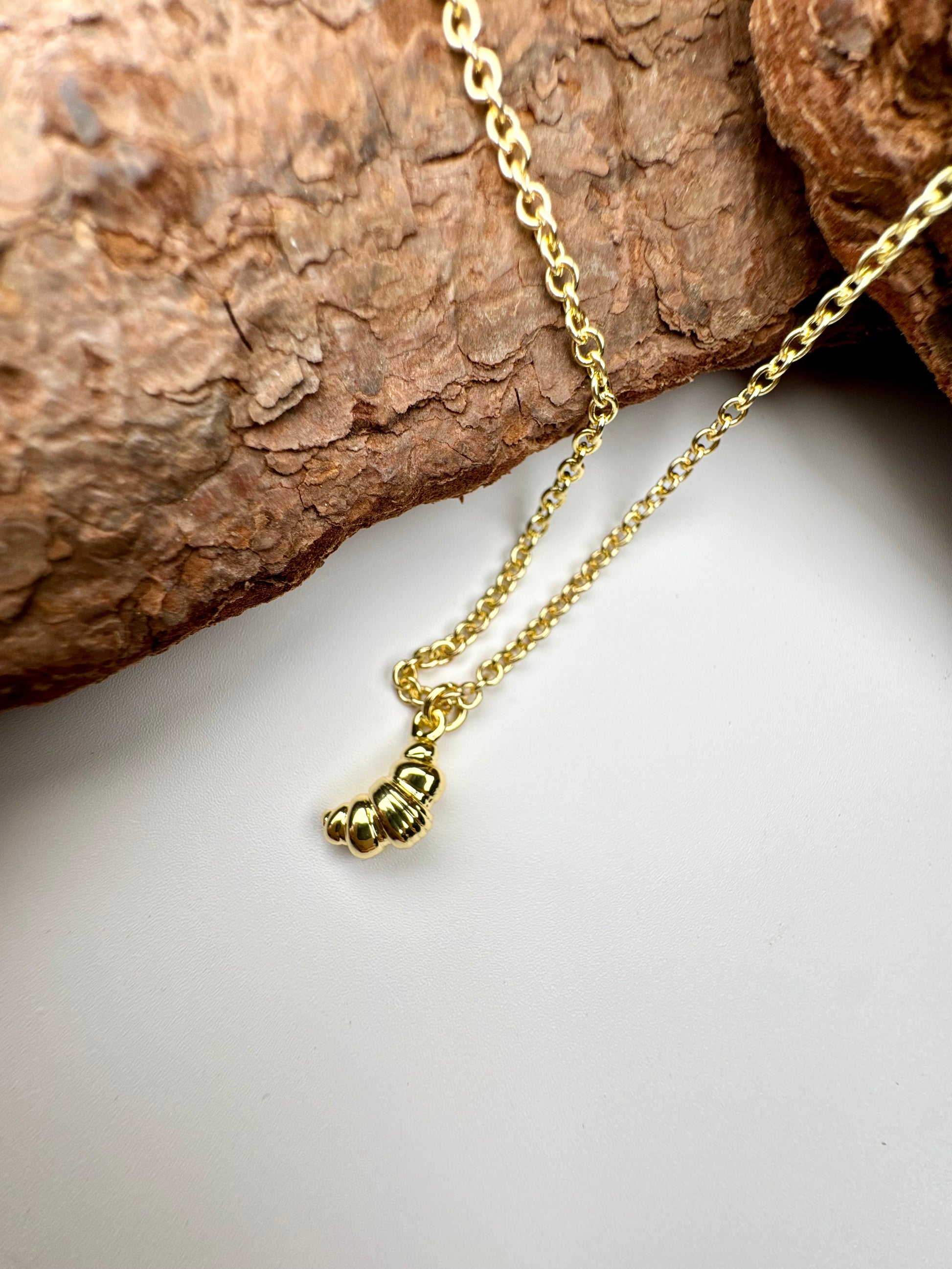 Le Petit Croissant Necklace - Lors Collective