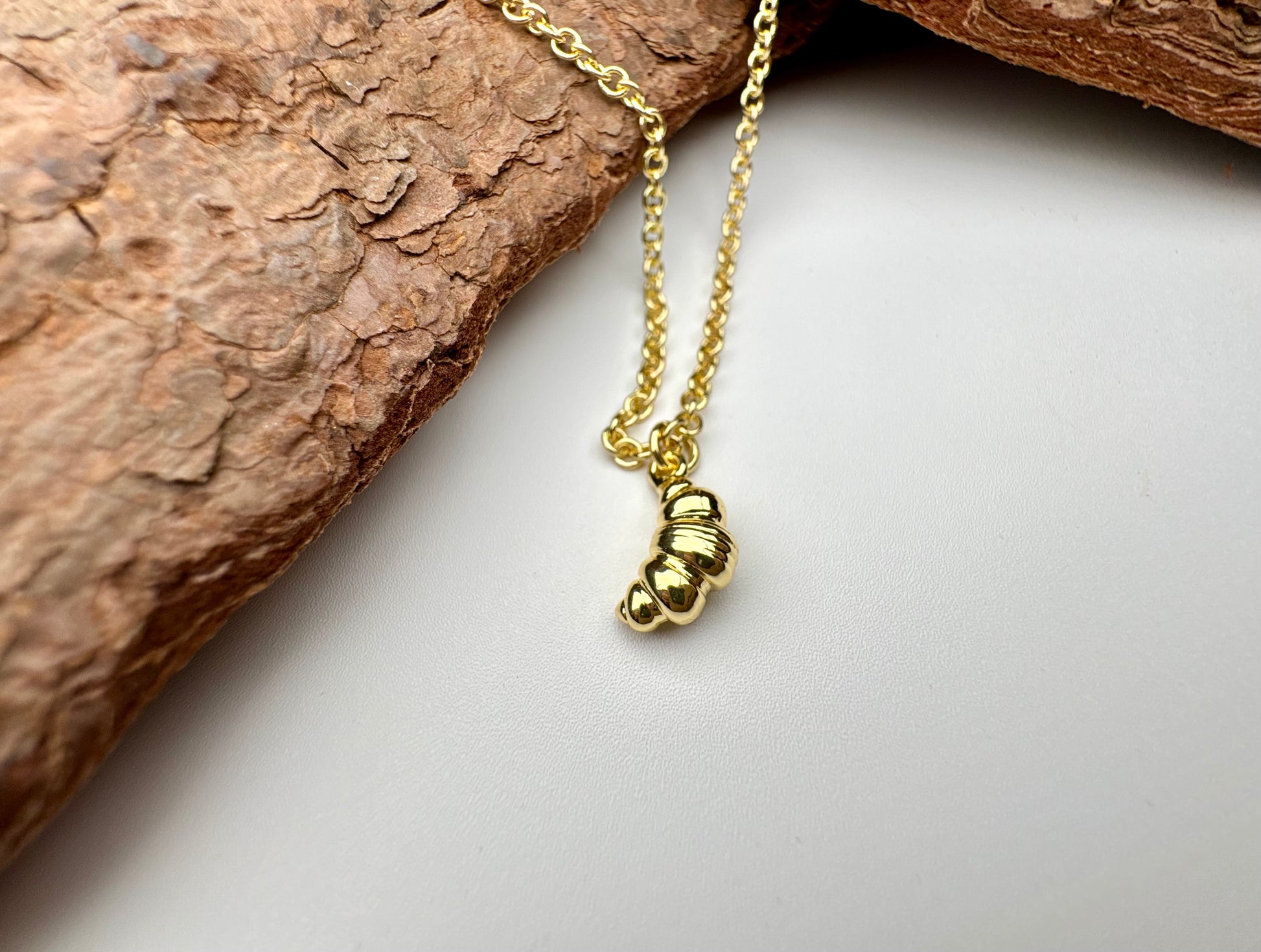Le Petit Croissant Necklace - Lors Collective