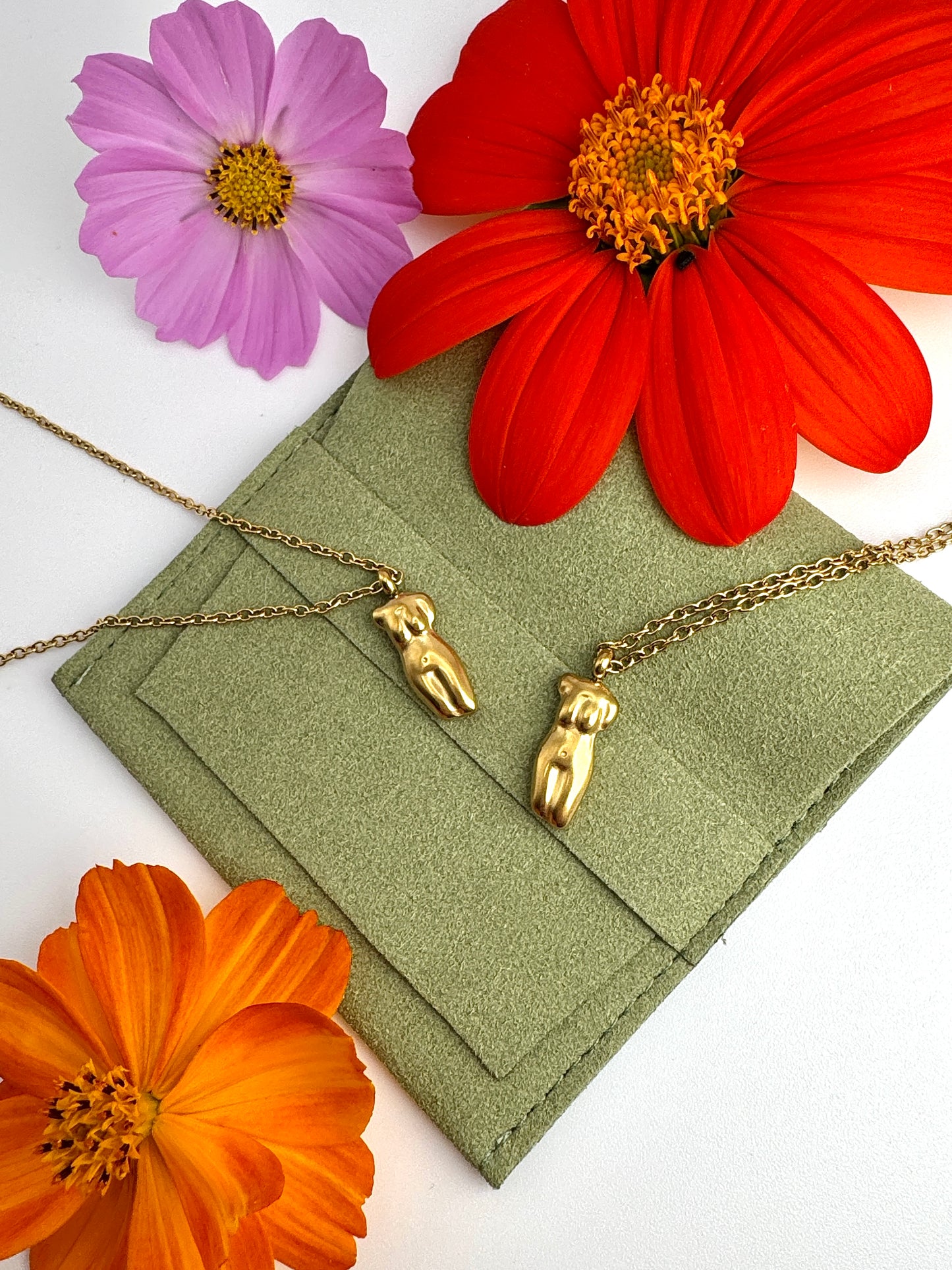 Golden Body Form Necklace - Lors Collective