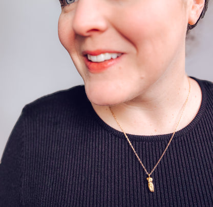Golden Body Form Necklace - Lors Collective