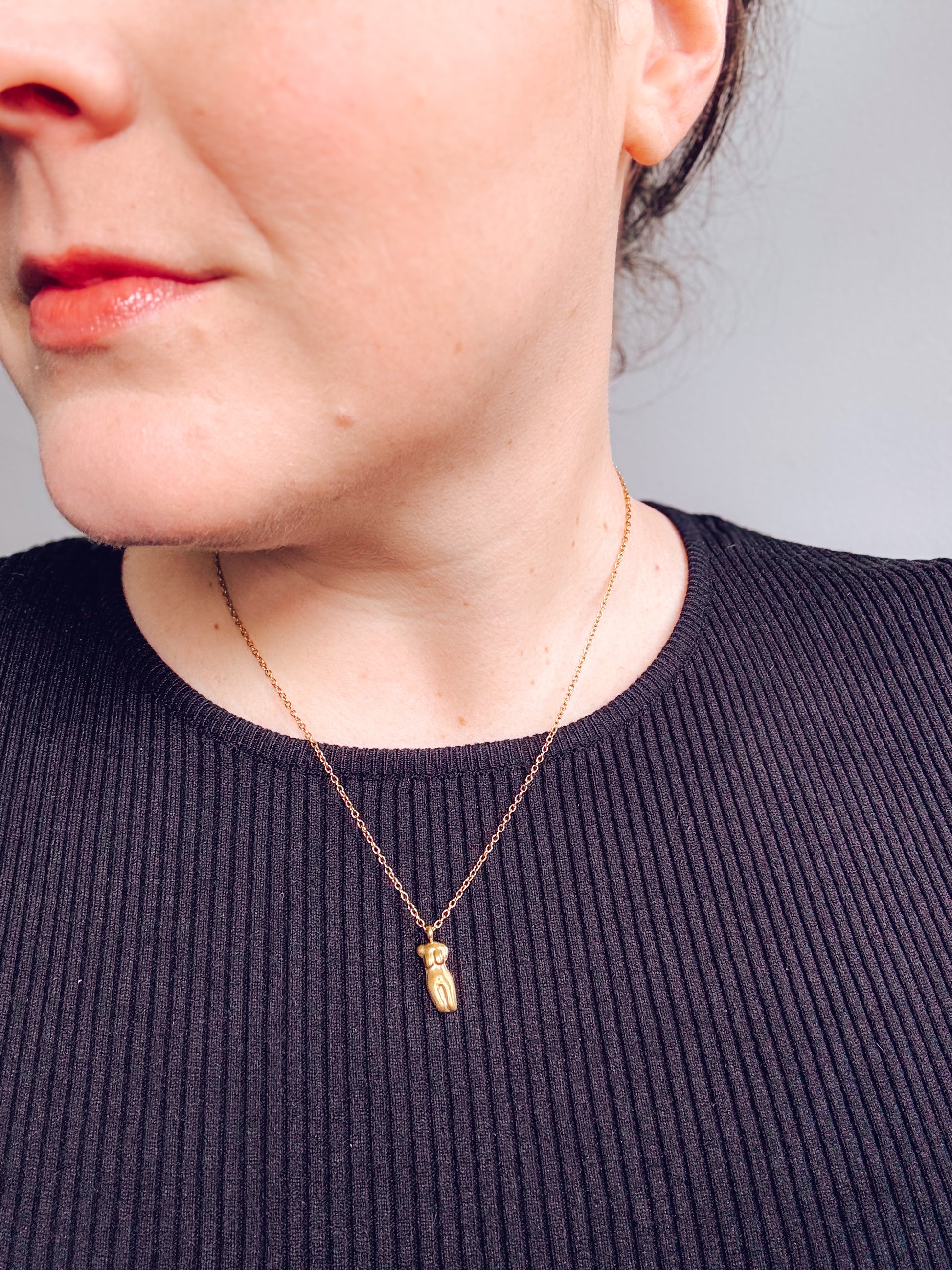 Golden Body Form Necklace - Lors Collective