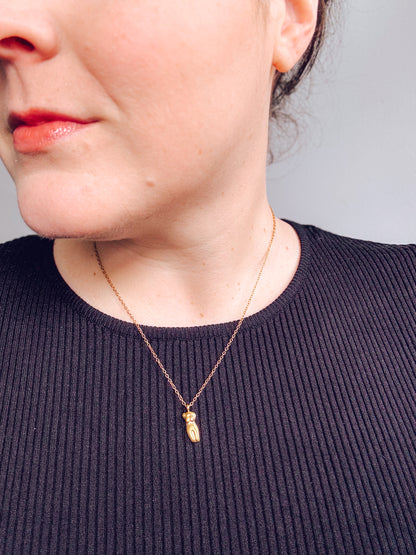 Golden Body Form Necklace - Lors Collective