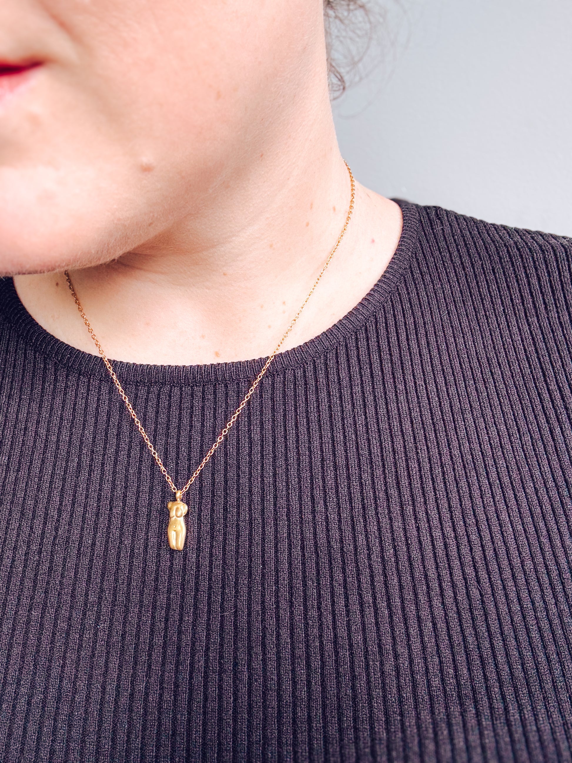 Golden Body Form Necklace - Lors Collective