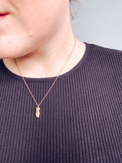 Golden Body Form Necklace - Lors Collective