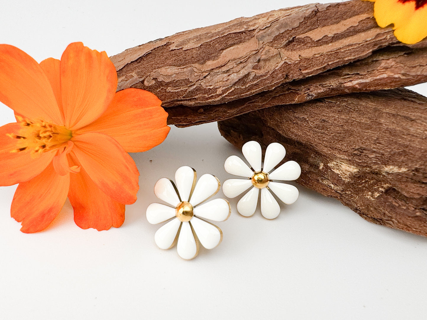 White Daisy Stud Earrings