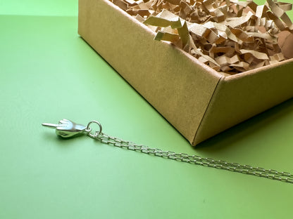 Dainty Middle Finger Pendant Necklace - Lors Collective